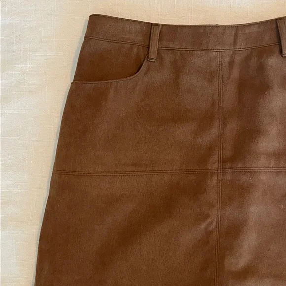 Elegant Brown Suede Skirt - Picture 3 of 4